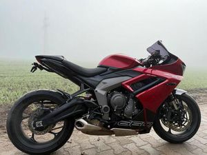 TRIUMPH DAYTONA 660 TOP ZUSTAND