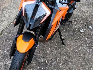 KTM 1290 SUPER DUKE R EVO