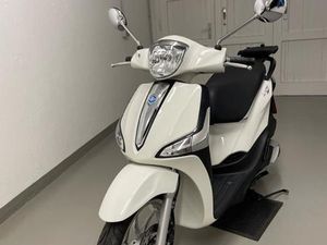 PIAGGIO LIBERTY 125 IGET, WEISS, ABS, IN SCHAUFENSTERQUALITÄT