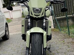 KAWASAKI Z750