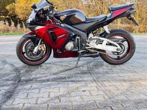ŚCIGACZ HONDA CBR600 PNIEWY