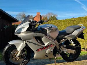 „TOP“HONDA CBR 600 F (PC35) - 2002. CA 60000KM(MOTORRAD, HOBBY)