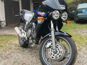 YAMAHA TDM 850 1. HAND