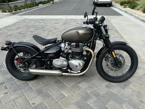 2017 TRIUMPH BOBBER EXCELLENT CONDITION