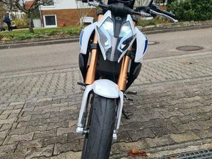 ONLINE PISTA WIE NEU WENIG KM (1300KM)TOP ZUST. BJ2025