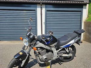 SUZUKI GS 500 CON BAULE GIVI CANTON TESSIN -