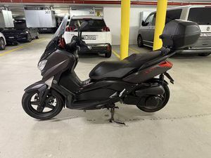 YAMAHA X-MAX R 250 CANTON ZOUG -