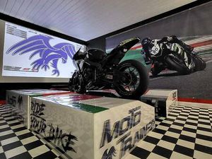 SIMULATEUR MOTO GP AVEC CBR 1000RR PRÉPARÉE PISTE