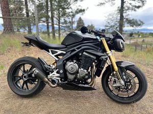 TRIUMPH SPEED TRIPLE 1200 RS 2022