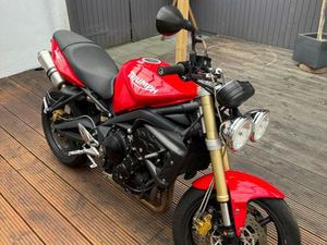 TRIUMPH STREET TRIPLE 675