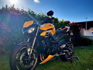 TRIUMPH STREET TRIPLE 765 RS