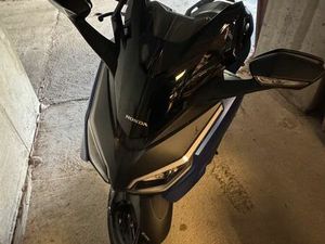 HONDA FORZA 125 - 2023 - 7700 KM - EXCELLENT ÉTAT