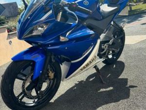 YAMAHA YZF-R 125 – 2010 – EXCELLENT ÉTAT – NOMBREUSES PIÈCES NEUVES