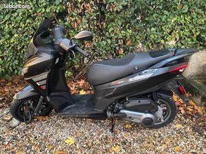 VEND SCOOTER 50 CC APRILIA SXR