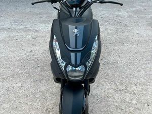 VEND SCOOTER PEUGEOT NOIR 50 EXCELLENT ETAT