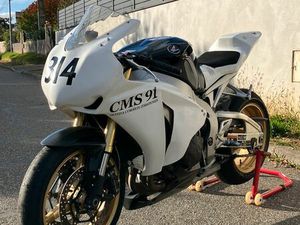 HONDA CBR 1000 2010 - FULL STOCK PRÉPA PISTE + ROUES COMPLÈTES PNEUS PLUIE - CG NORMALE