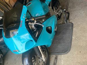SUZUKI GSX-R 600 SRAD 1997 PISTE