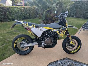 HUSQVARNA SUPERMOTARD 701