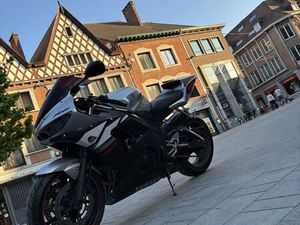 YAMAHA R6