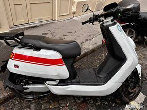 SCOOTER NIU NGT ÉLECTRIQUE ( ÉQUIVALENT 125 CM3)