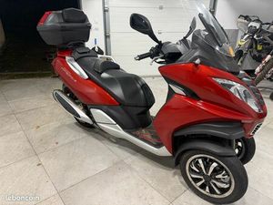 PEUGEOT MÉTROPOLIS 400