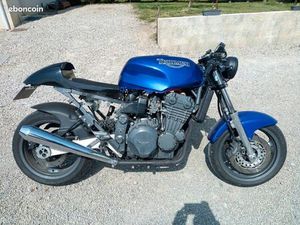 TRIUMPH 900
