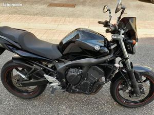 MOTO YAMAHA FZ6S2