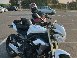 TRIUMPH STREET TRIPLE 675