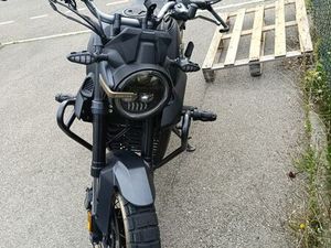 MOTO ZONTES SCRAMBLER 125 DE 2024