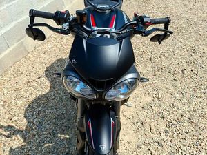 TRIUMPH STREET TRIPLE 765 RS