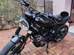 HUSQVARNA SVARTPILEN 401 ÉCHANGE