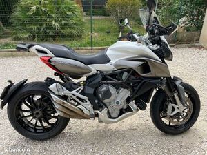 MV AGUSTA STRADALE AVEC QD EXHAUST