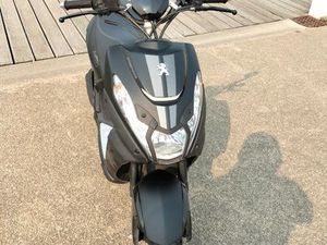 VENDS SCOOTER STREET ZONE