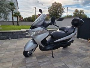 VEND OU ÉCHANGE SCOOTER 125 SUZUKI BURGMAN