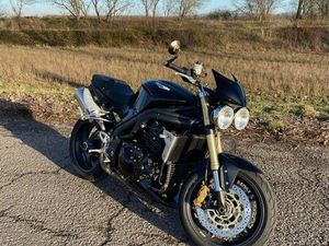 TRIUMPH SPEED TRIPLE 1050