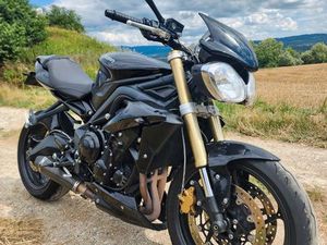 STREET TRIPLE 675