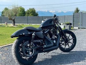 HARLEY DAVIDSON IRON 883