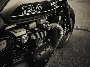 SUPERBE TRIUMPH SPEED TWIN 1200