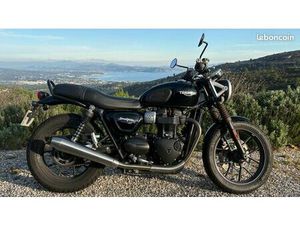 TRIUMPH STREET TWIN 900