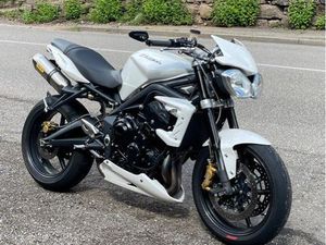 TRIUMPH STREET TRIPLE 675 R