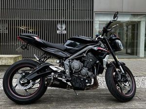 TRIUMPH - STREET TRIPLE 765 R