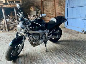 VENDS MOTO YAMAHA FZ6 N 2005 TRÉS BON ÉTAT