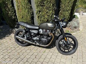 TRIUMPH STREET TWIN 900