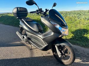 HONDA PCX 125 NOIR MAT 2010 19259KM TRÈS BON ÉTAT - CT OK - TOP CASE