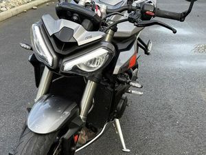 STREET TRIPLE RS 2023