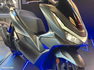 HONDA PCX 125 DELUXE 2025 – GRIS MAT – 512 KM – NOUVEAU MODÈLE