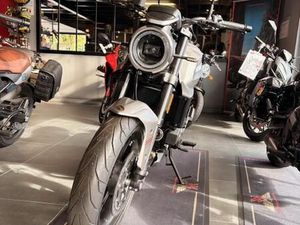 MOTO MORINI SEIEMMEZZO STREET GRISE 650 CM3