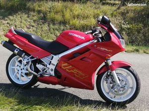 VENDS VFR750 R36/1 CARAT