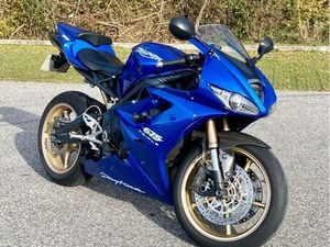 TRIUMPH DAYTONA 675 2010