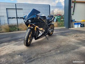 YAMAHA R1